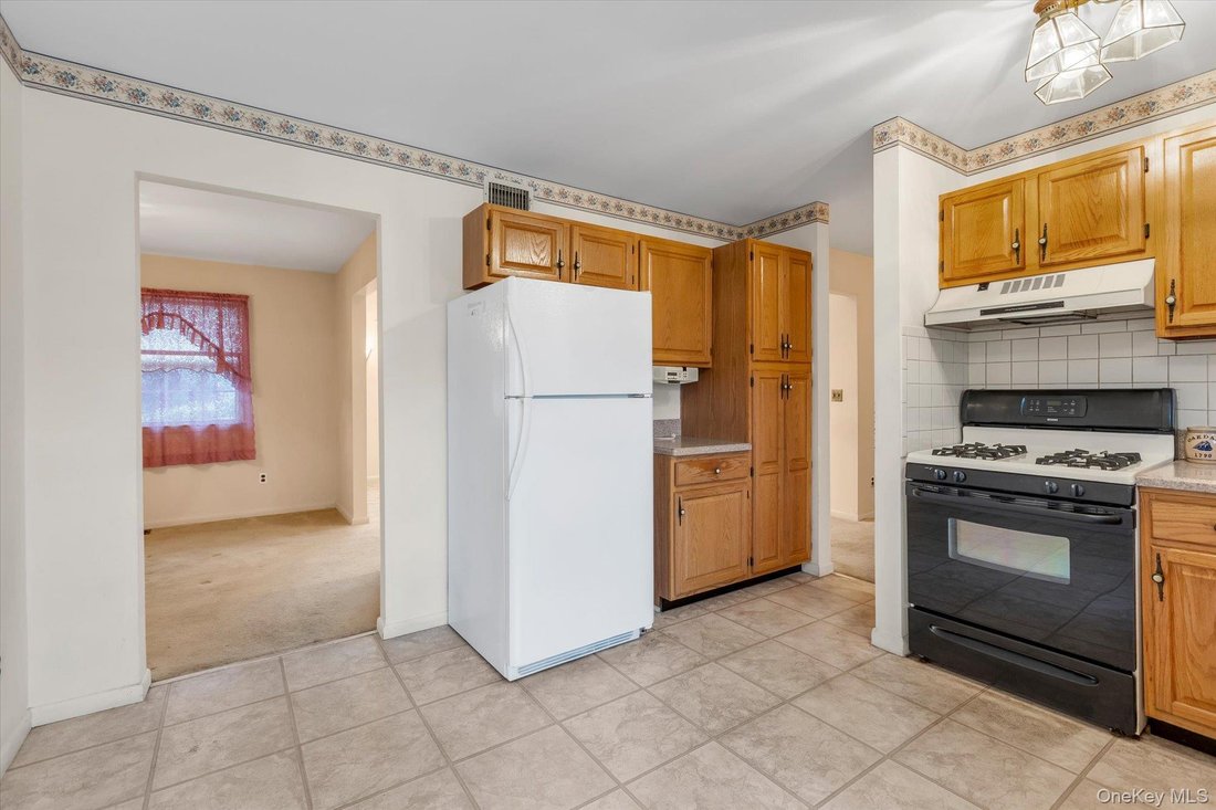 Condo in West Sayville, New York, United States 4 - 18366990