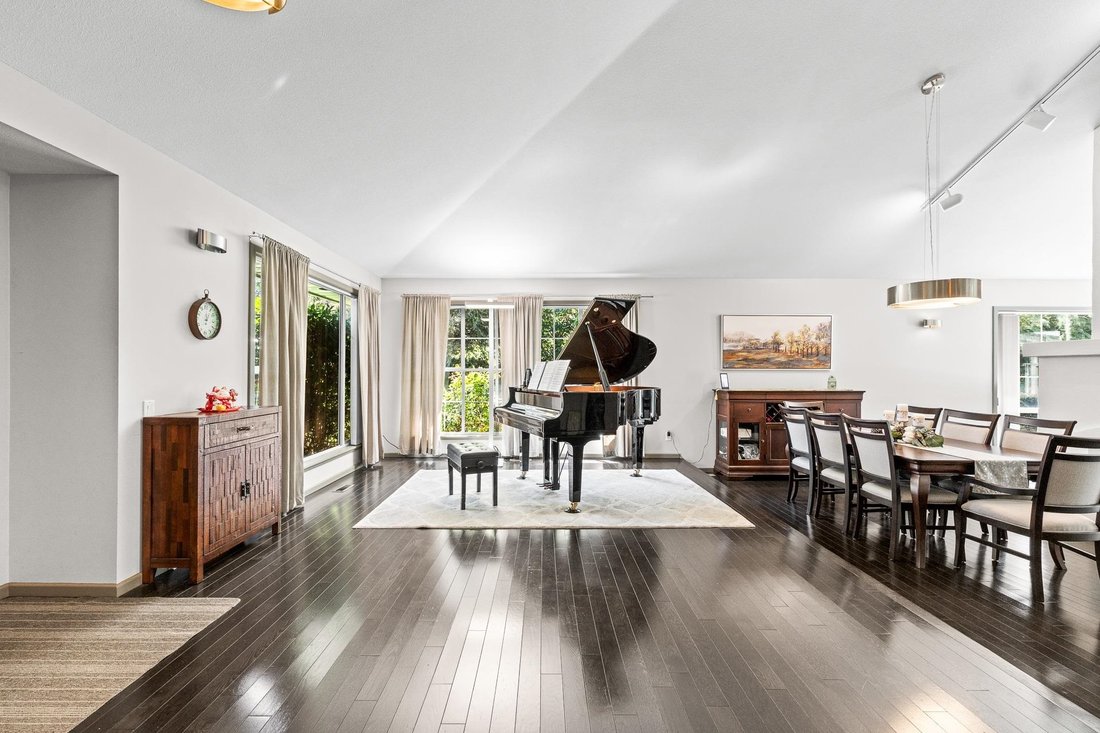 House in Surrey, British Columbia, Canada 4 - 18369602