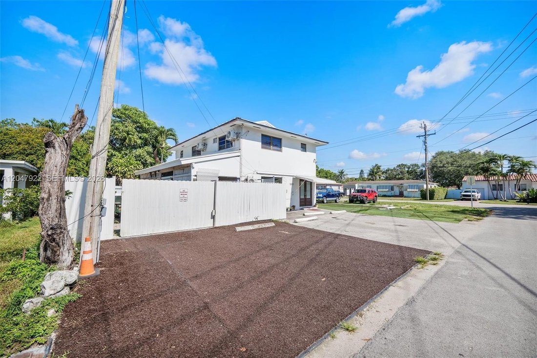 House in Miami, Florida, United States 3 - 18366970