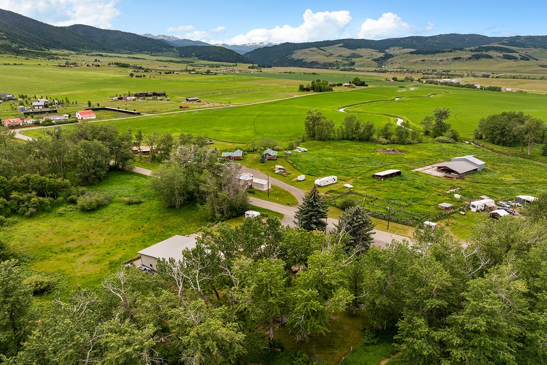 House in Gallatin Gateway, Montana, United States 5 - 18363822