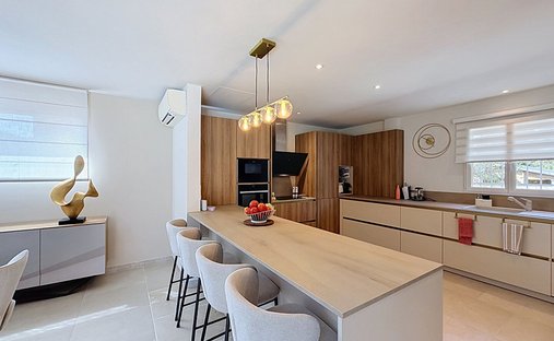 Villa in Montagne des Chèvres, Villeneuve-lès-Avignon, France 1