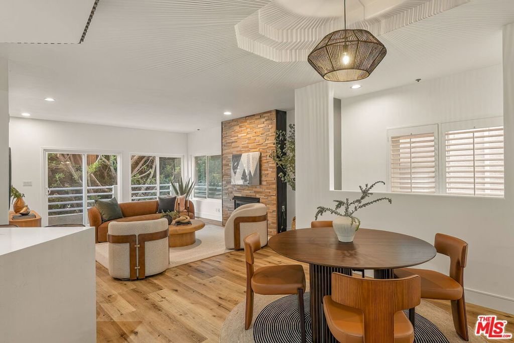 Condo in Los Angeles, California, United States 5 - 18354960