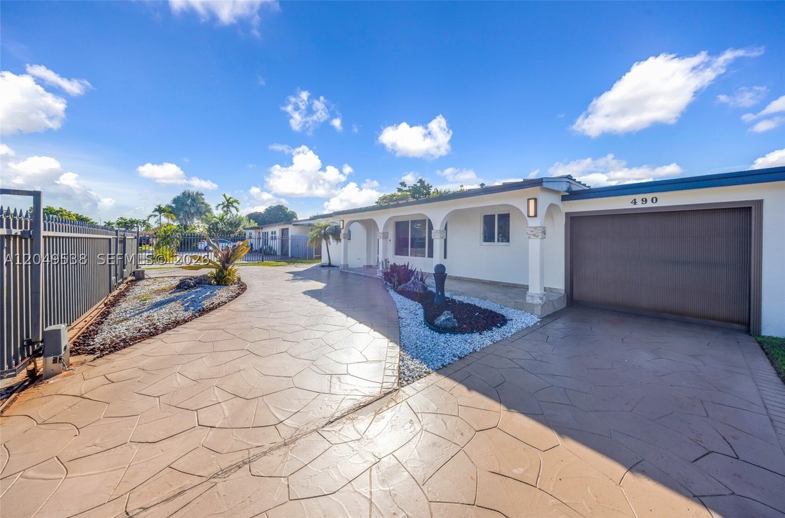 House in Hialeah, Florida, United States 2 - 18366215