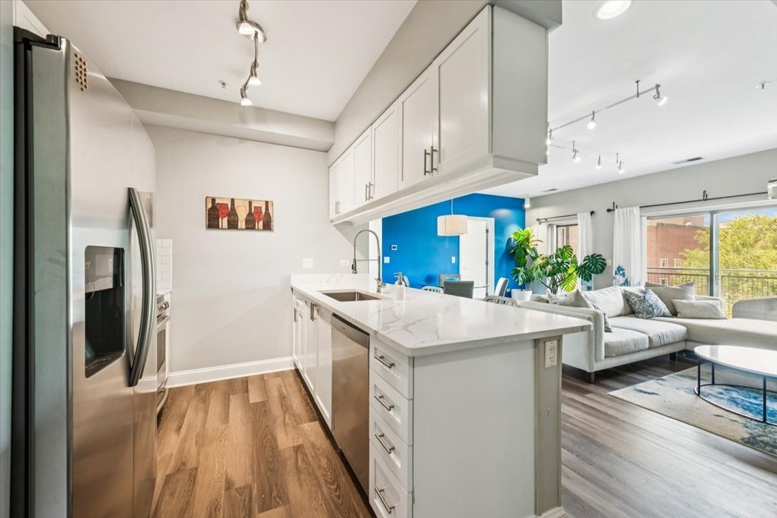 Condo in Evanston, Illinois, United States 2 - 18365673