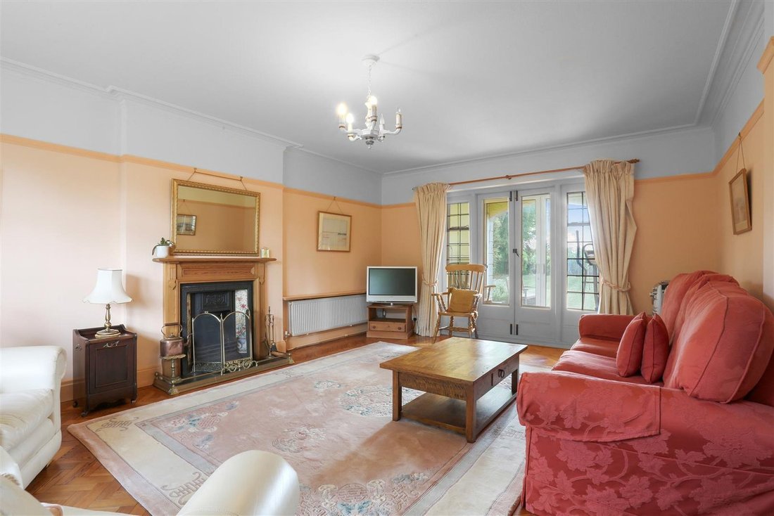 House in London Borough of Sutton, England 3 - 18365022