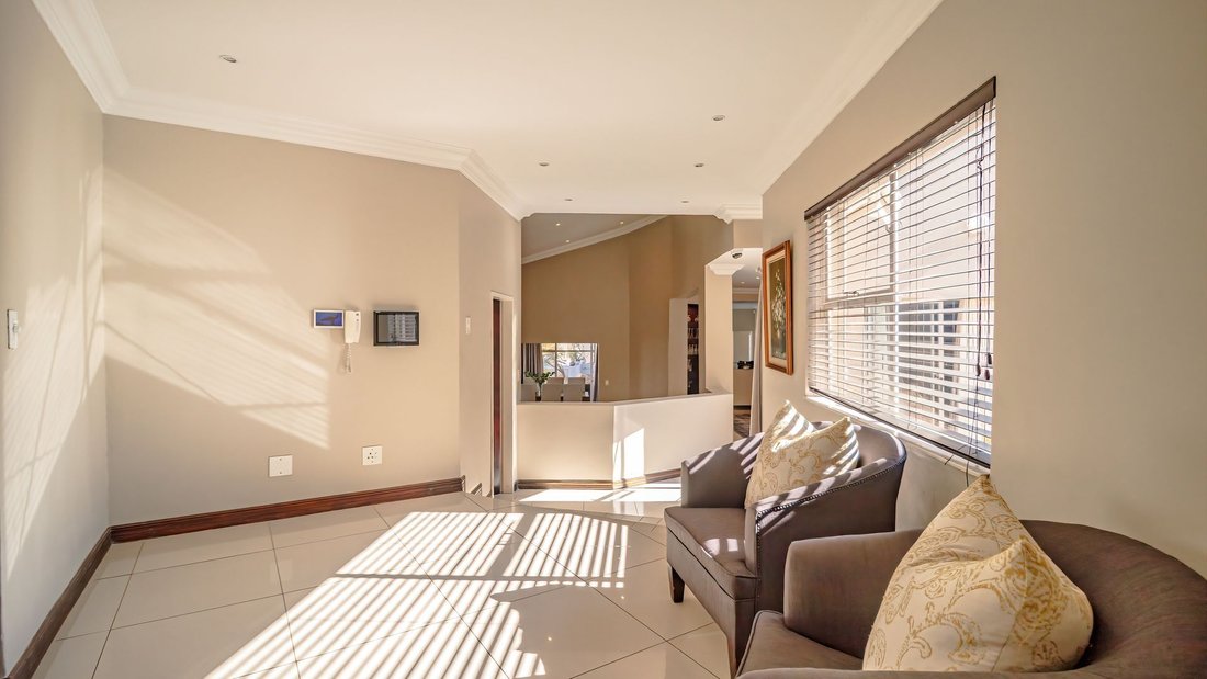 Country House in Bedford Gardens, Gauteng, South Africa 5 - 18369112