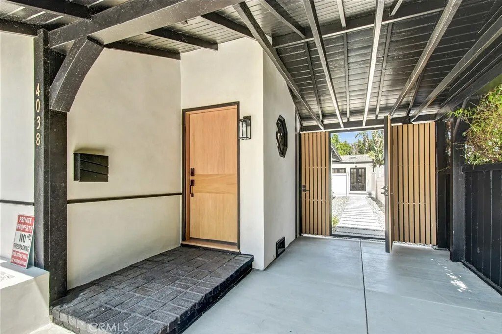 Los Angeles, California, United States 4 - 18366275