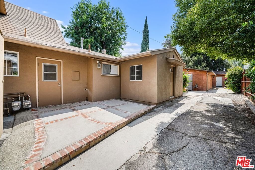 Los Angeles, California, United States 3 - 18364912