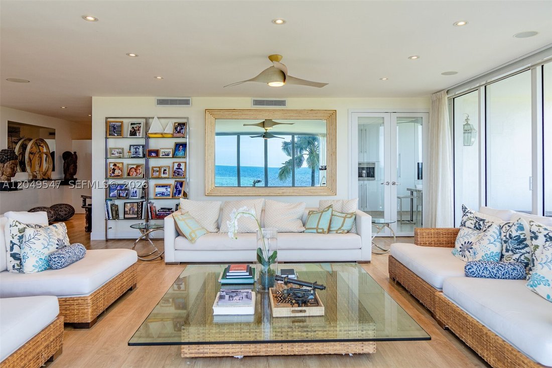 Co Op in Key Biscayne, Florida, United States 5 - 18366132