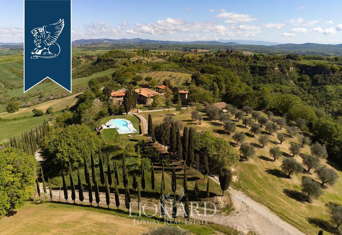 Villa in Asciano, Tuscany, Italy 2 - 18367259