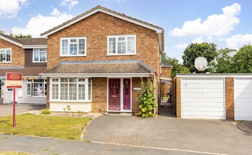 House in Crawley Down (Worth), Crawley Down, England 1