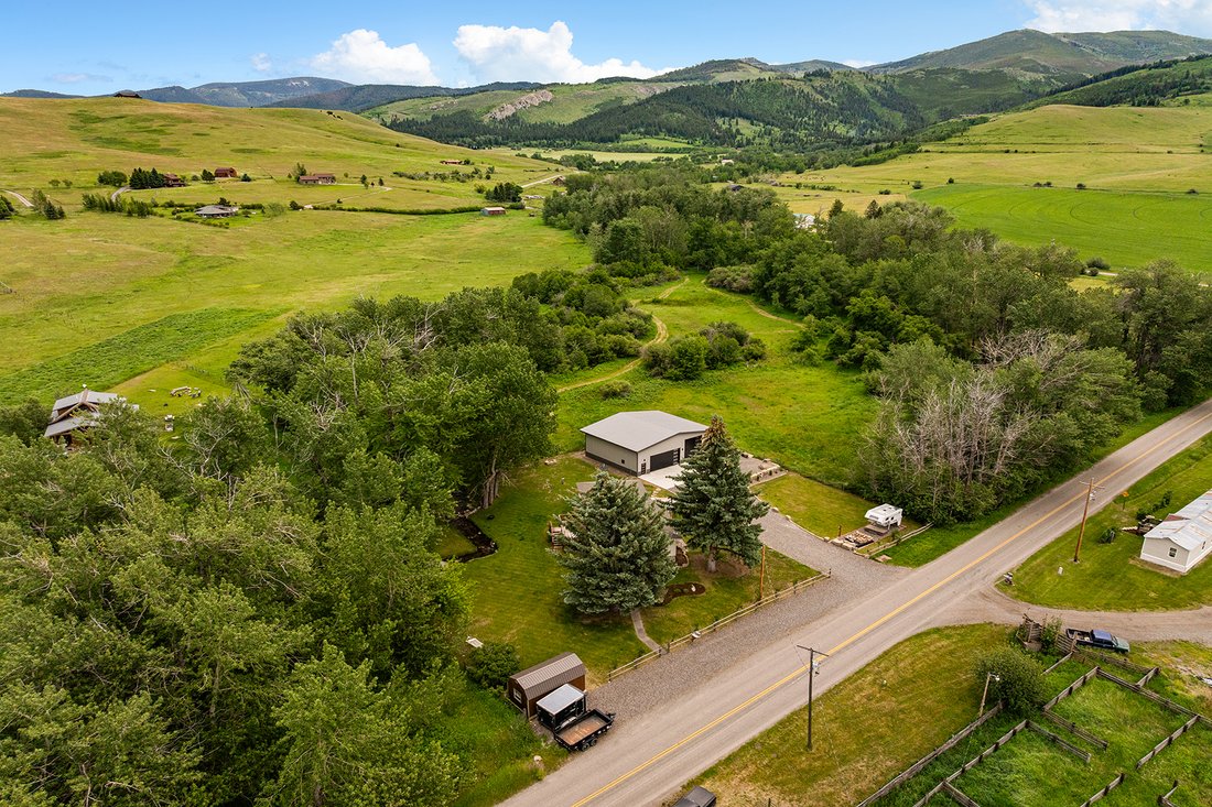 House in Gallatin Gateway, Montana, United States 2 - 18363822