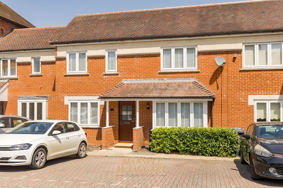 House in Crawley Down, England 3 - 18363859