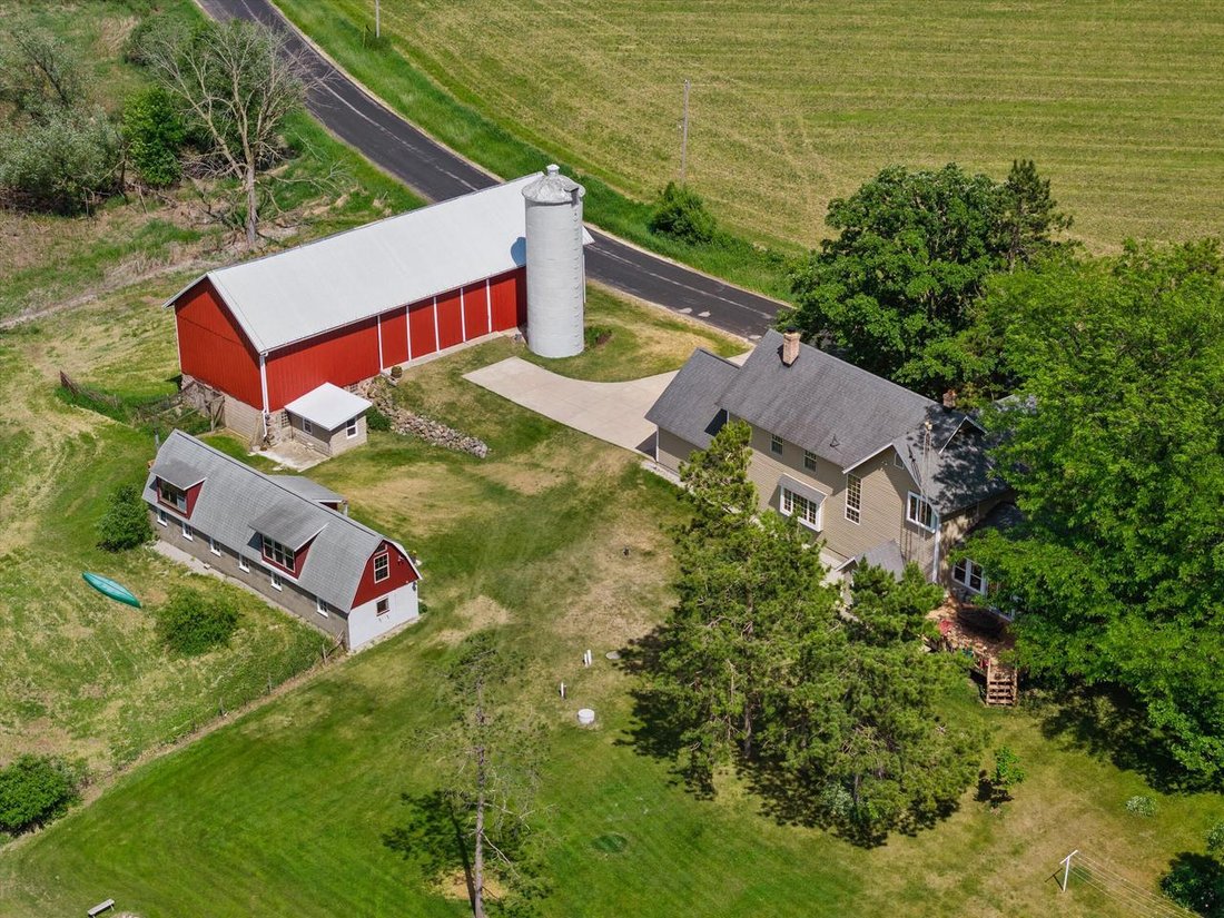 House in Ashippun, Wisconsin, United States 1 - 18365556