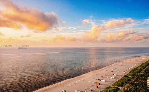 Condo in Miami Beach, Florida, United States 1