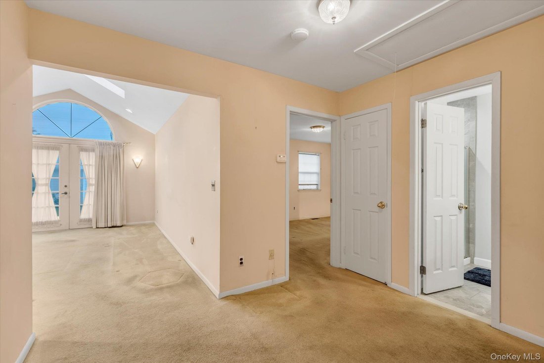 Condo in West Sayville, New York, United States 3 - 18366990