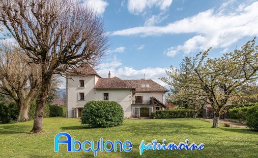 House in Montbonnot-Saint-Martin, Auvergne-Rhône-Alpes, France 1