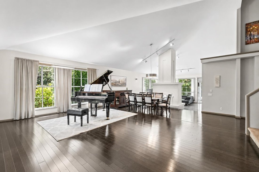 House in Surrey, British Columbia, Canada 5 - 18369602