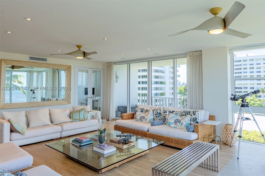 Co Op in Key Biscayne, Florida, United States 4 - 18366132