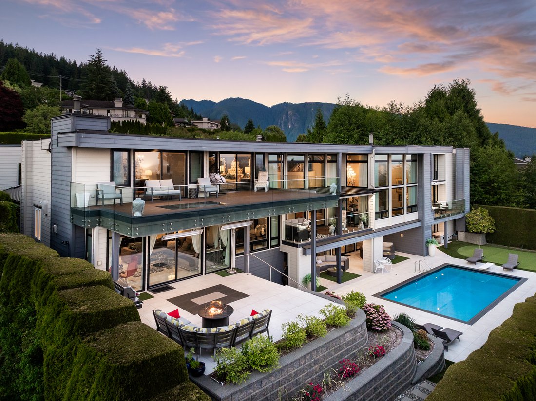 House in West Vancouver, British Columbia, Canada 1 - 18364599