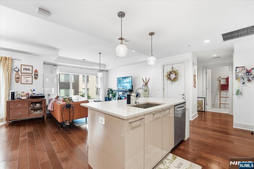 Condo in Weehawken, New Jersey, United States 3 - 18366393