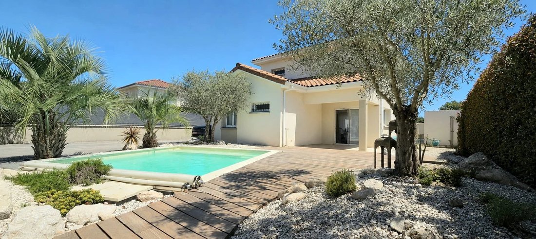 Villa in Genas, Auvergne-Rhône-Alpes, France 1 - 18366909