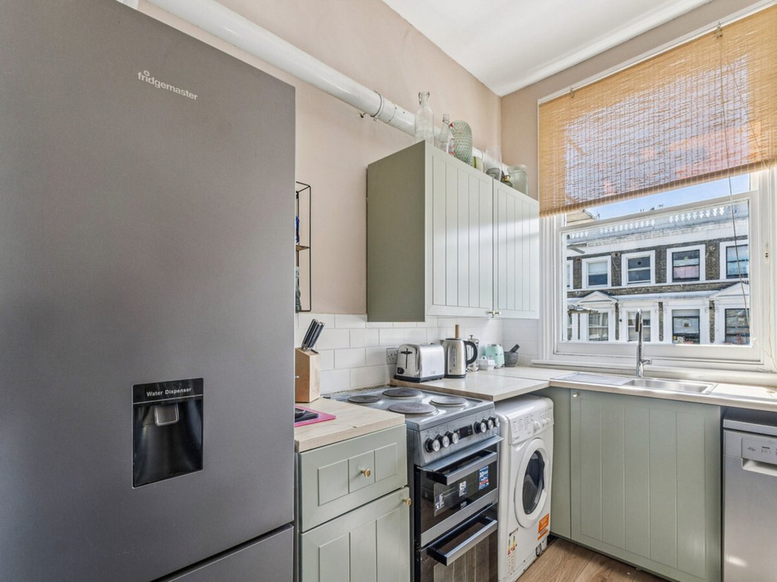 Apartment in Barons Court, Hammersmith and Fulham, England 5 - 18367084