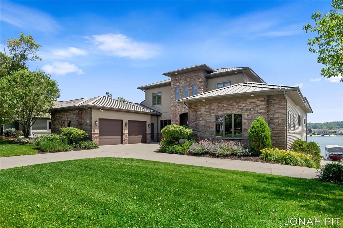 House in Hudsonville, Michigan, United States 4 - 18366813