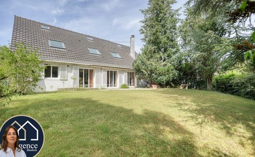 House in Centre Ville, Plaisir, France 1