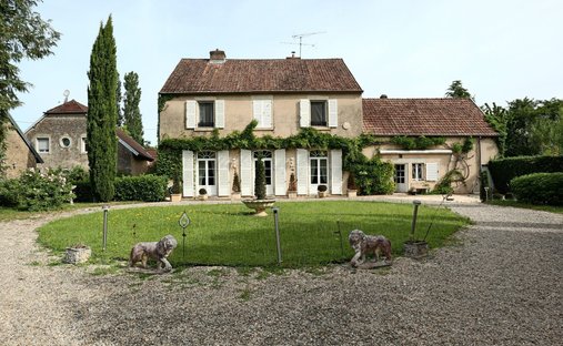 House in Marnay, Bourgogne – Franche-Comté, France 1