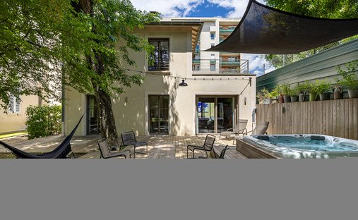 Villa in Les Poulettes, Villeurbanne, France 1