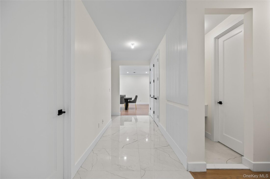 Condo in Spring Valley, New York, United States 5 - 18366492