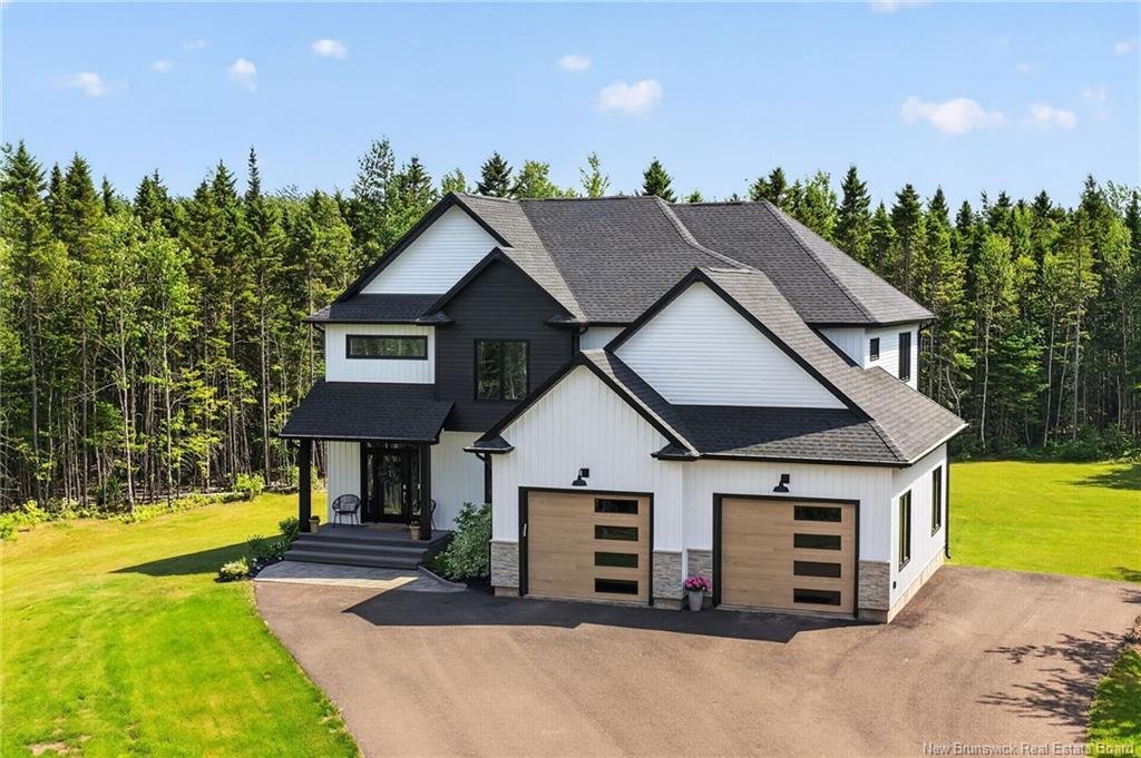 House in Lutes Mountain, New Brunswick, Canada 1 - 18366396