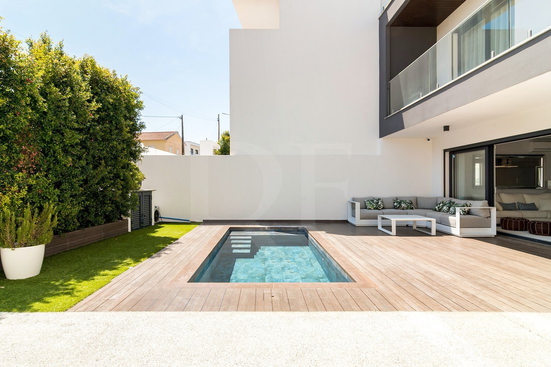 House in Carcavelos e Parede, Lisbon, Portugal 2 - 18367279