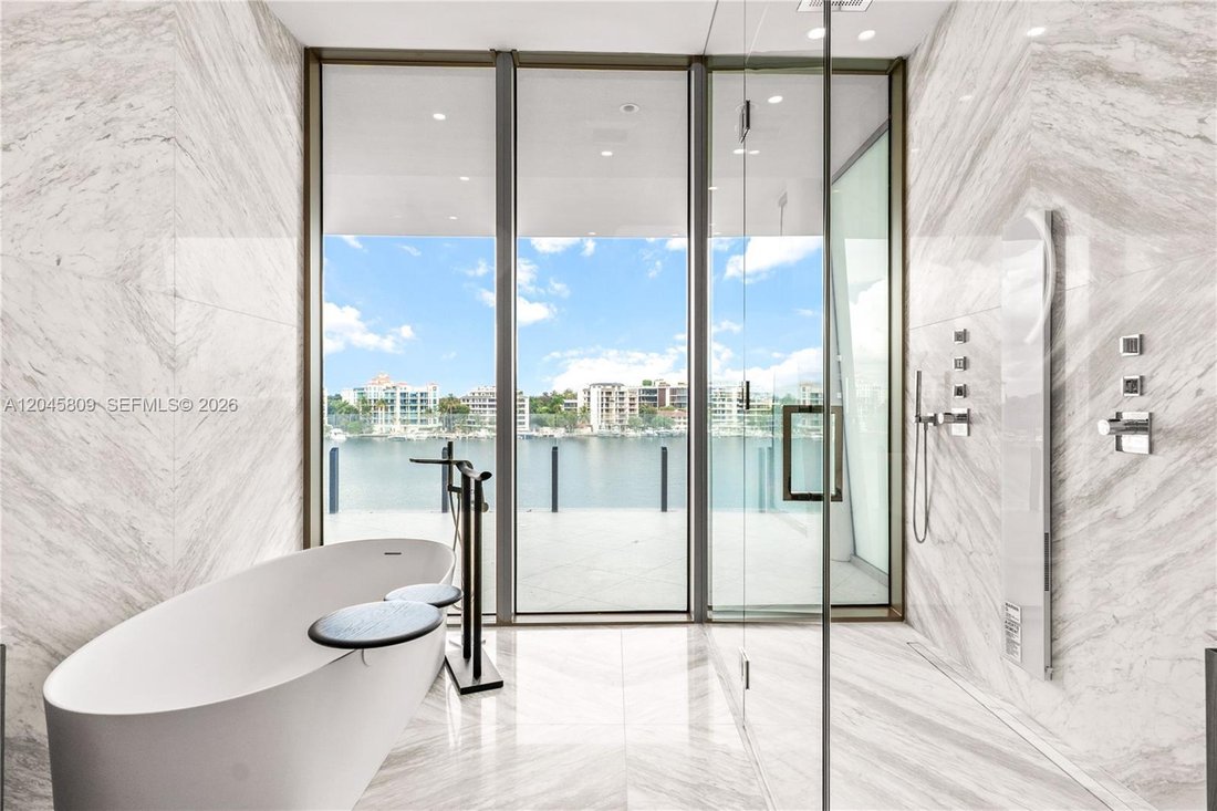 Condo in Miami, Florida, United States 4 - 18367003