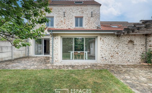 Villa in La Ville-du-Bois, Ile-de-France, France 1