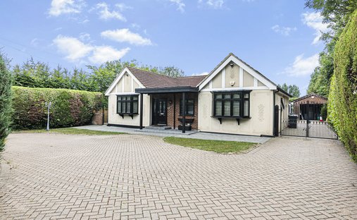House in Stapleford Abbotts, England 1