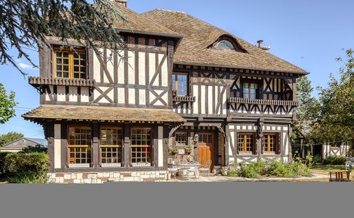 Villa in Canadiens, Sotteville-les-Rouen, France 1