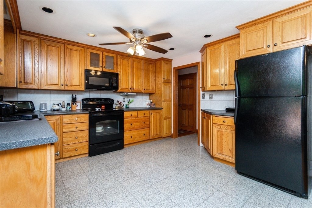 House in Saugus, Massachusetts, United States 5 - 18366833