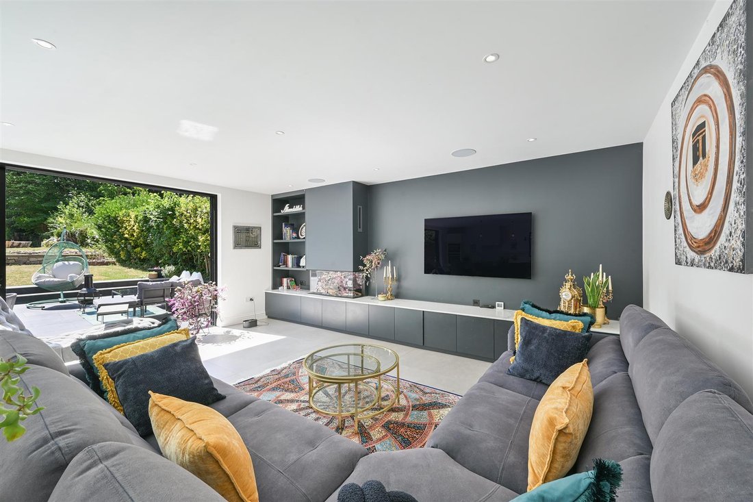 House in Nork, Reigate and Banstead, England 3 - 17303795