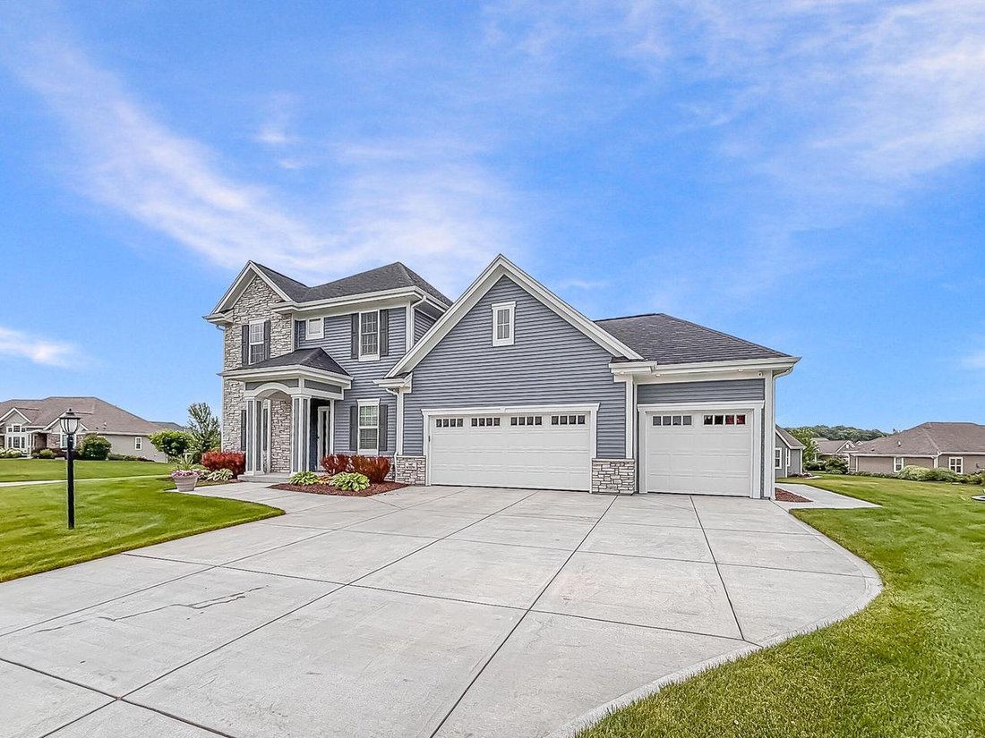 House in Pewaukee, Wisconsin, United States 4 - 18370424