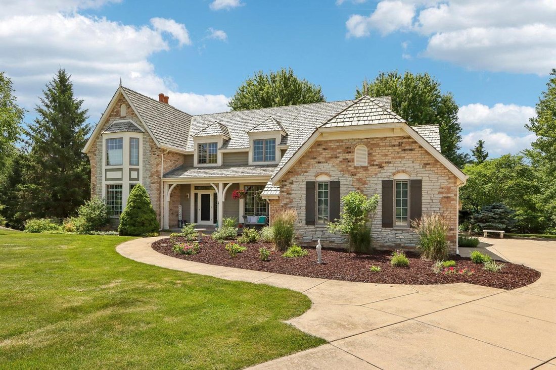 House in Pewaukee, Wisconsin, United States 1 - 18370426