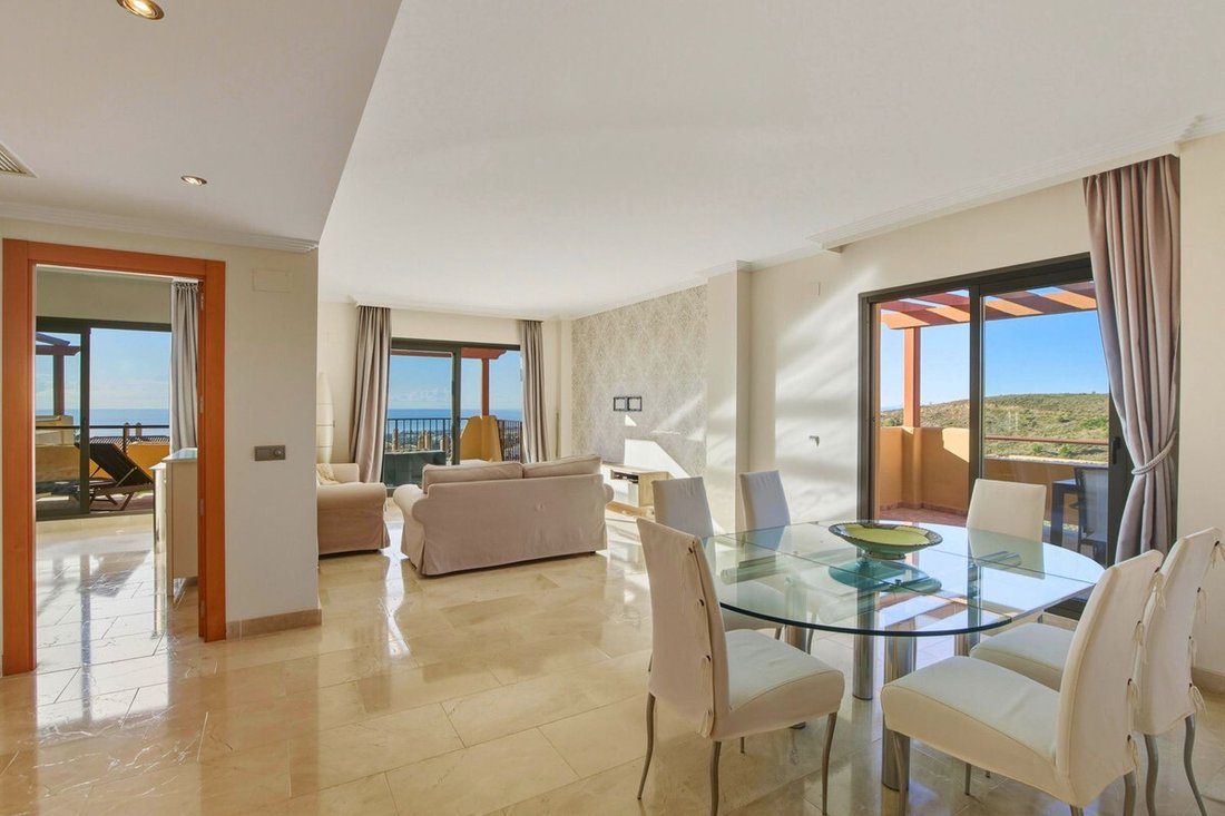 Penthouse in Benahavis, Andalusia, Spain 3 - 18370842
