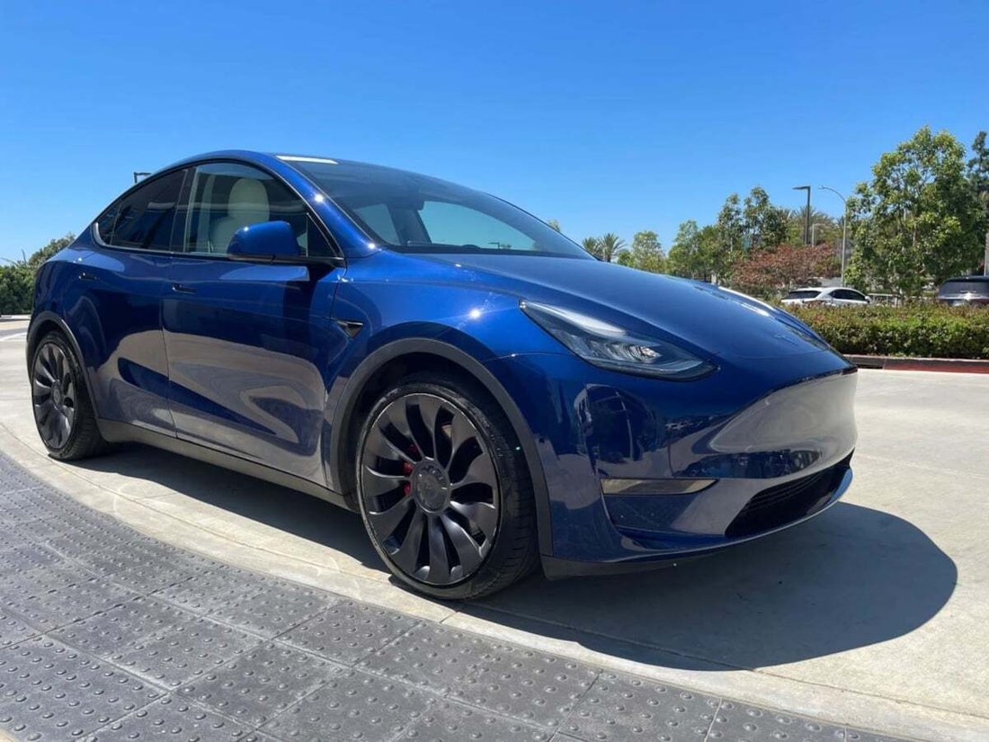 Suv in Newport Beach, CA, United States 3 - 18258151