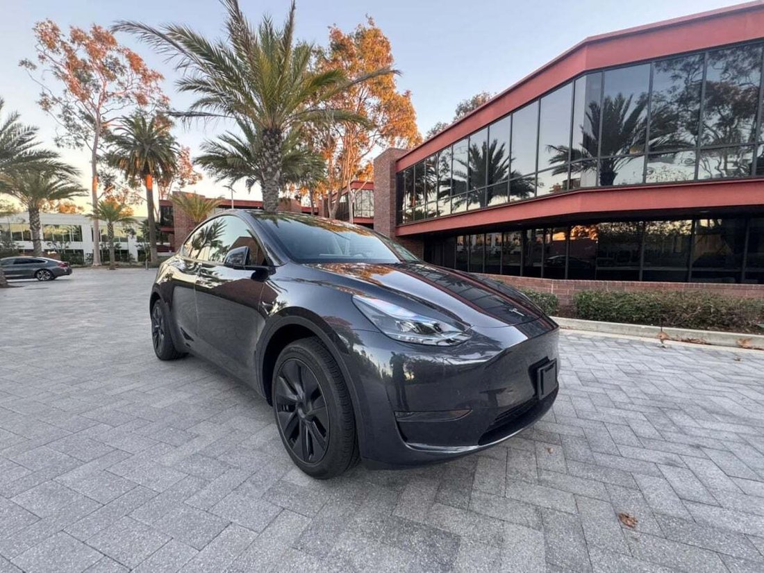 Suv in Newport Beach, CA, United States 3 - 18291082