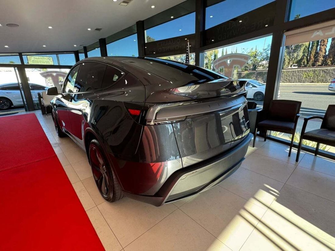 Suv in Newport Beach, CA, United States 3 - 18291094
