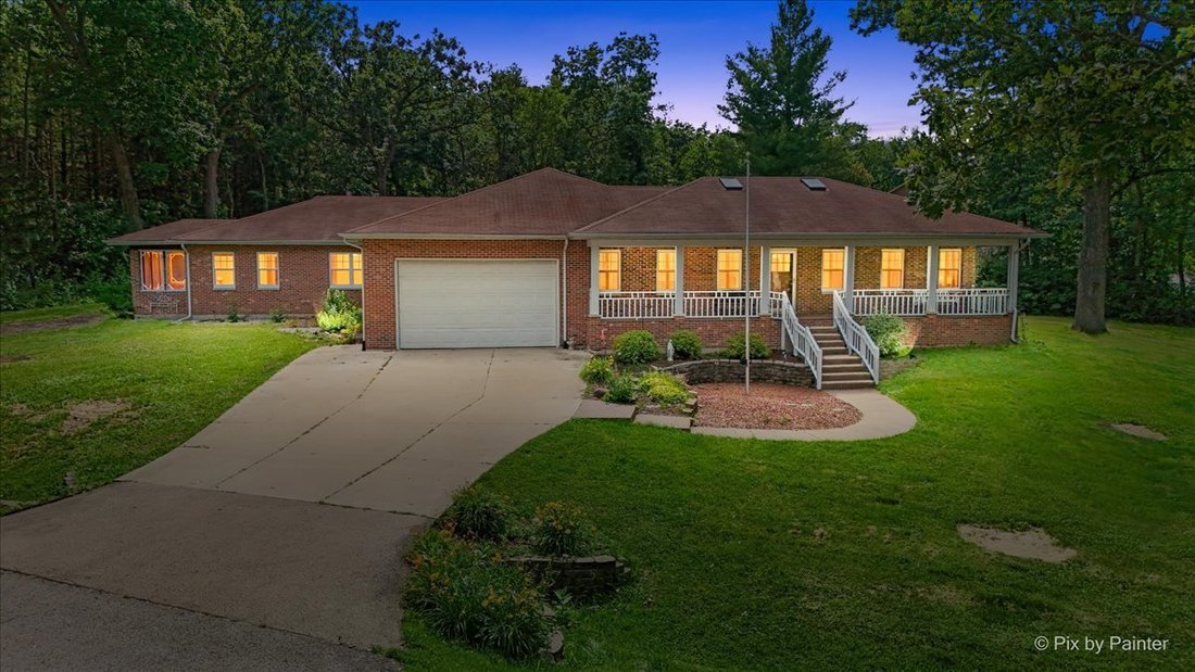 House in Johnsburg, Illinois, United States 1 - 18370972