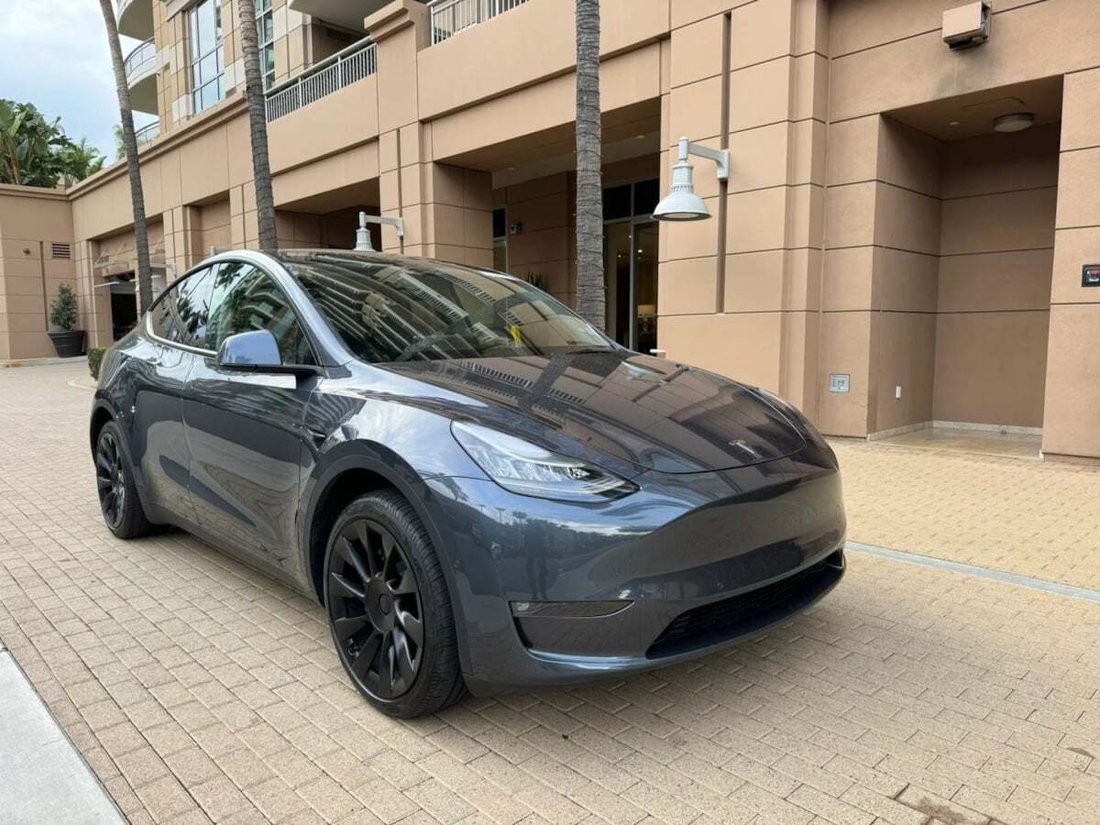 Suv in Newport Beach, CA, United States 3 - 18291103