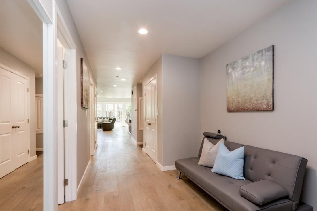 House in Redwood City, California, United States 5 - 18370856