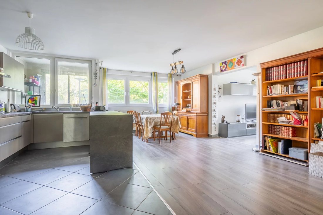 Apartment in Carrieres, Charenton-le-Pont, France 1 - 17837353